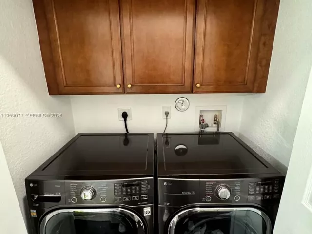 3-bedroom home for rent in Doral - 8905 NW 98th Ave 8905 - MondialRealty