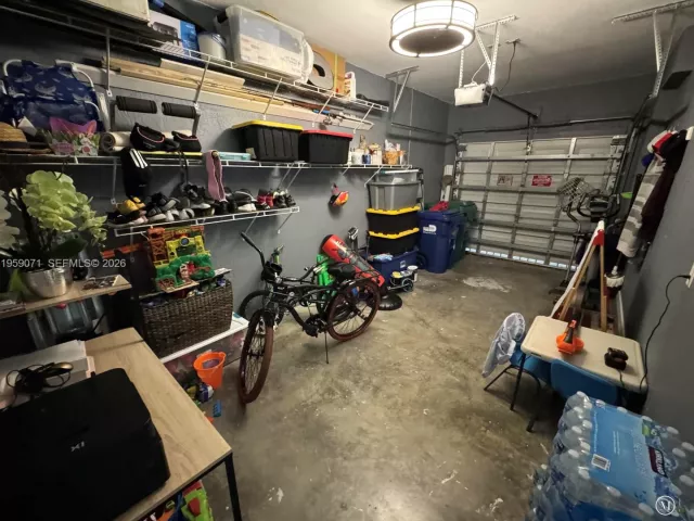 3-bedroom home for rent in Doral - 8905 NW 98th Ave 8905 - MondialRealty