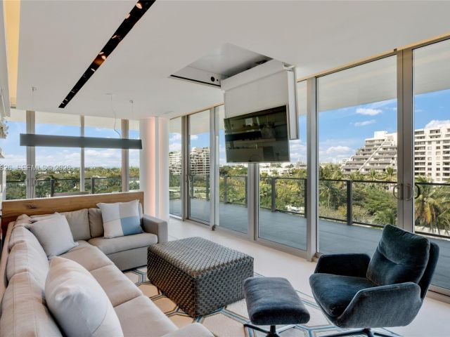 4-bedroom condo for sale in Key Biscayne - 350 Ocean Dr 701N - MondialRealty