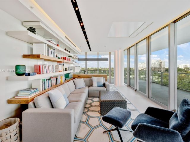 4-bedroom condo for sale in Key Biscayne - 350 Ocean Dr 701N - MondialRealty
