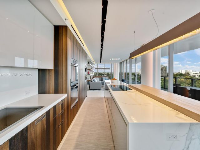 4-bedroom condo for sale in Key Biscayne - 350 Ocean Dr 701N - MondialRealty