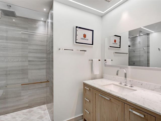 4-bedroom condo for sale in Key Biscayne - 350 Ocean Dr 701N - MondialRealty