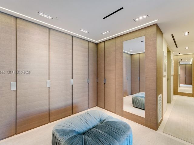 4-bedroom condo for sale in Key Biscayne - 350 Ocean Dr 701N - MondialRealty