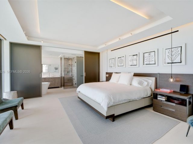 4-bedroom condo for sale in Key Biscayne - 350 Ocean Dr 701N - MondialRealty