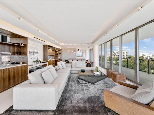 4-bedroom condo for sale in Key Biscayne - 350 Ocean Dr 701N - MondialRealty