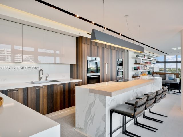 4-bedroom condo for sale in Key Biscayne - 350 Ocean Dr 701N - MondialRealty