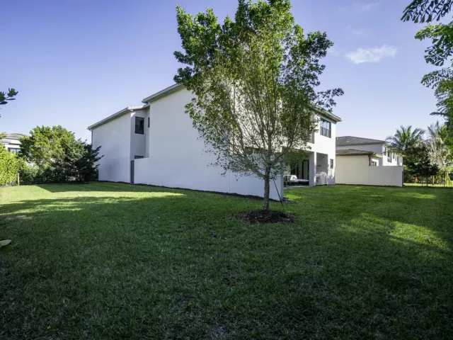 5-bedroom home for rent in Boca Raton - 17081 Five Waters Avenue - MondialRealty