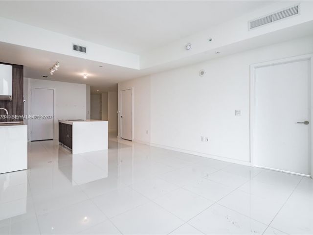 Apartment for rent  Unit #2100 - photo 7350816