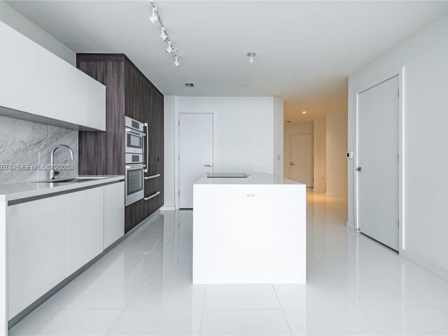 Apartment for rent  Unit #2100 - photo 7350834