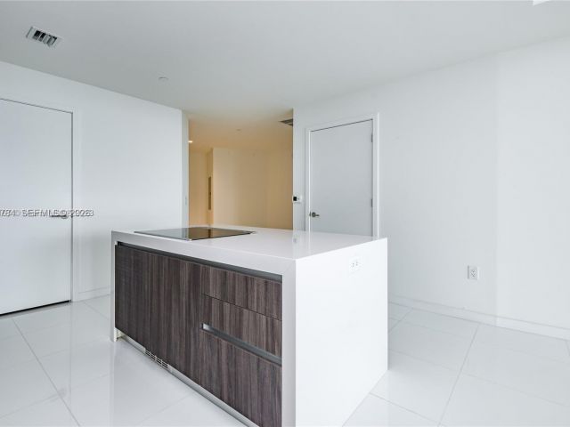 Apartment for rent  Unit #2100 - photo 7350837