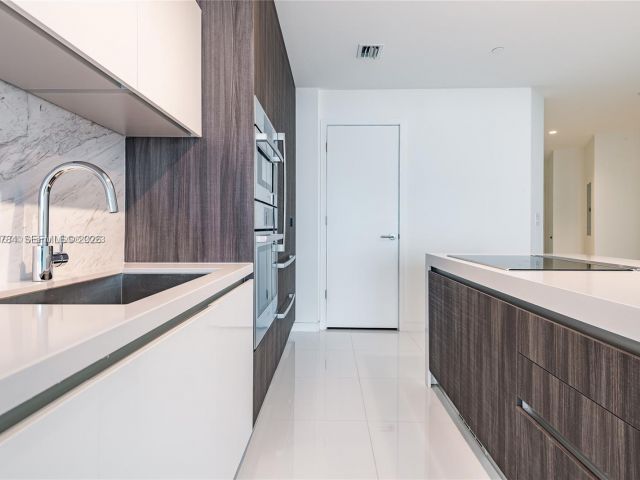 Apartment for rent  Unit #2100 - photo 7350847