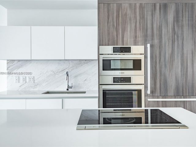 Apartment for rent  Unit #2100 - photo 7350850