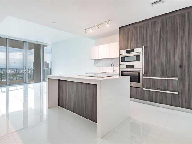 Apartment for rent  Unit #2100 - photo 7350851