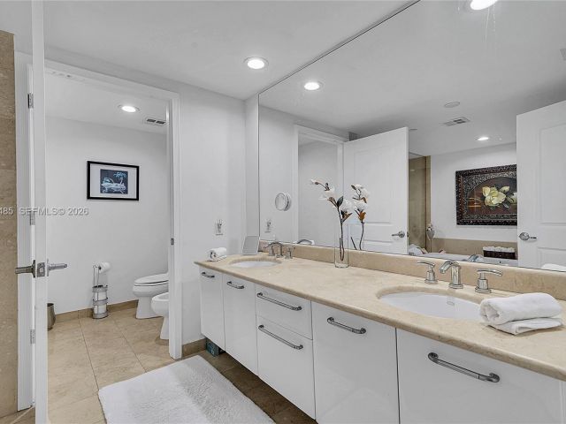 Apartment for sale  Unit #1802 - photo 7349749