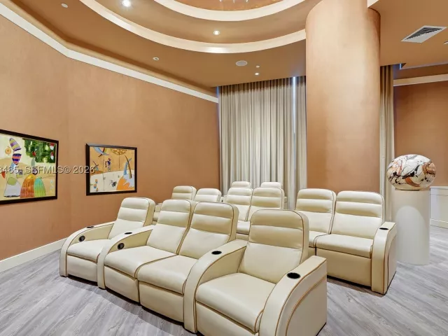 3-bedroom condo for sale in Hollywood - 3101 S OCEAN 1802 - MondialRealty