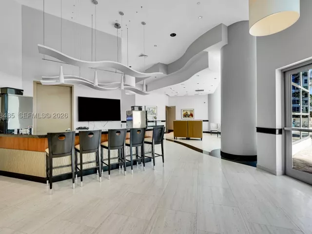 3-bedroom condo for sale in Hollywood - 3101 S OCEAN 1802 - MondialRealty