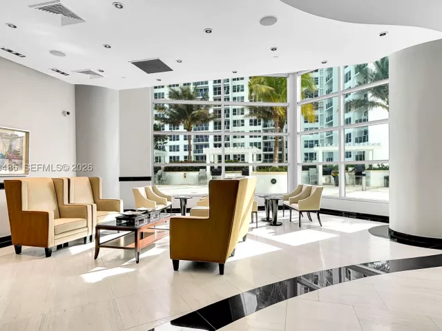 3-bedroom condo for sale in Hollywood - 3101 S OCEAN 1802 - MondialRealty