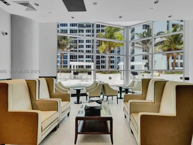 3-bedroom condo for sale in Hollywood - 3101 S OCEAN 1802 - MondialRealty