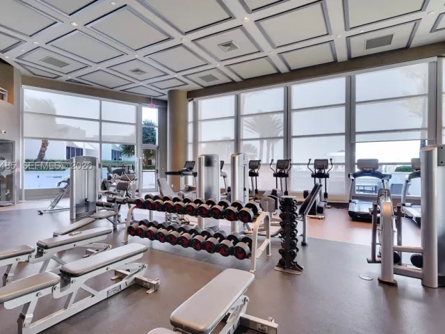 3-bedroom condo for sale in Hollywood - 3101 S OCEAN 1802 - MondialRealty