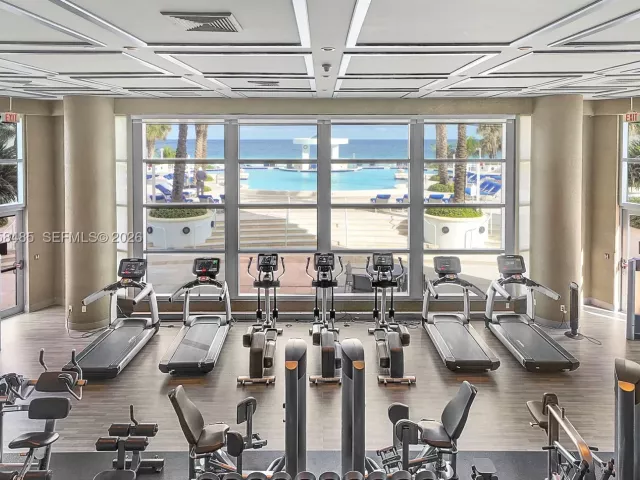 3-bedroom condo for sale in Hollywood - 3101 S OCEAN 1802 - MondialRealty