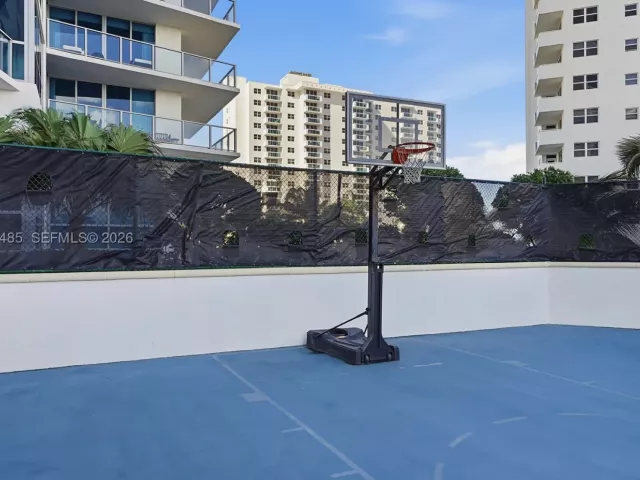 3-bedroom condo for sale in Hollywood - 3101 S OCEAN 1802 - MondialRealty