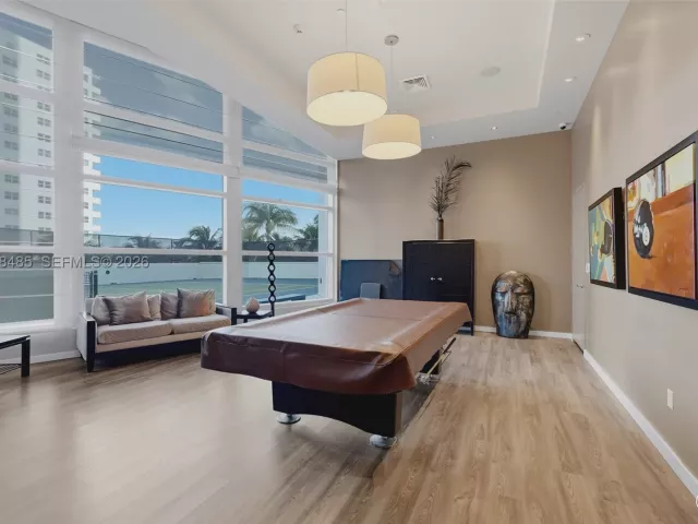 3-bedroom condo for sale in Hollywood - 3101 S OCEAN 1802 - MondialRealty