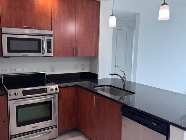 2-bedroom condo for rent in Fort Lauderdale - 315 NE 3rd Ave 1905 - MondialRealty