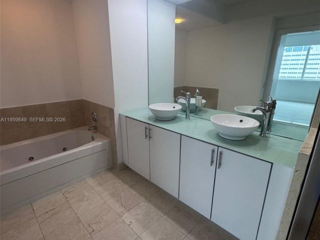 2-bedroom condo for rent in Fort Lauderdale - 315 NE 3rd Ave 1905 - MondialRealty