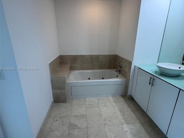 2-bedroom condo for rent in Fort Lauderdale - 315 NE 3rd Ave 1905 - MondialRealty