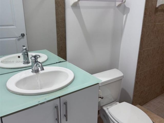 2-bedroom condo for rent in Fort Lauderdale - 315 NE 3rd Ave 1905 - MondialRealty