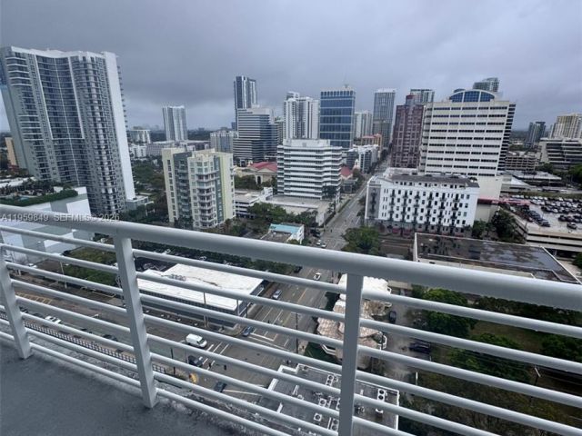 2-bedroom condo for rent in Fort Lauderdale - 315 NE 3rd Ave 1905 - MondialRealty