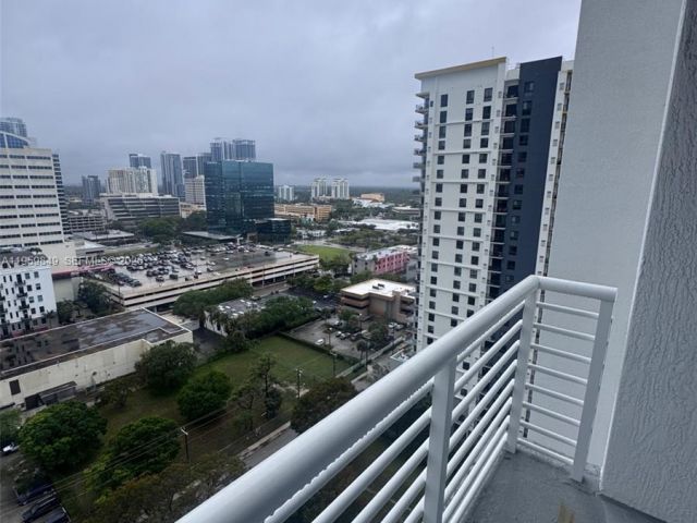 2-bedroom condo for rent in Fort Lauderdale - 315 NE 3rd Ave 1905 - MondialRealty