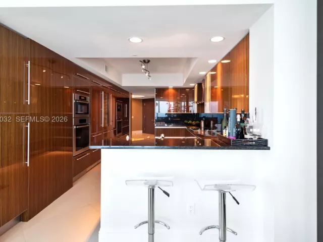 3-bedroom condo for sale in Hollywood - 2711 S Ocean Dr 2205 - MondialRealty