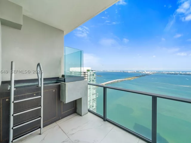 4-bedroom condo for sale in Miami - 480 NE 31st St PH5101 - MondialRealty