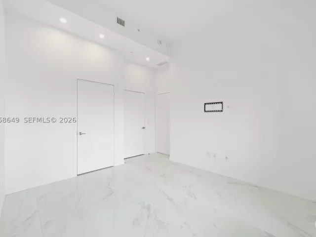 4-bedroom condo for sale in Miami - 480 NE 31st St PH5101 - MondialRealty