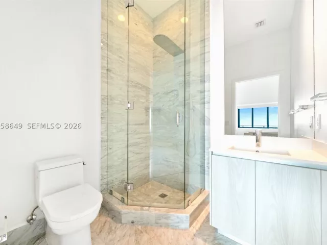 4-bedroom condo for sale in Miami - 480 NE 31st St PH5101 - MondialRealty