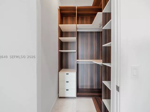 4-bedroom condo for sale in Miami - 480 NE 31st St PH5101 - MondialRealty