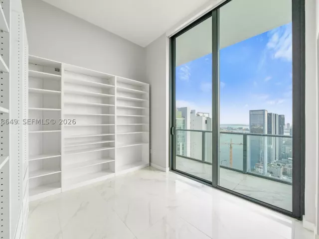 4-bedroom condo for sale in Miami - 480 NE 31st St PH5101 - MondialRealty
