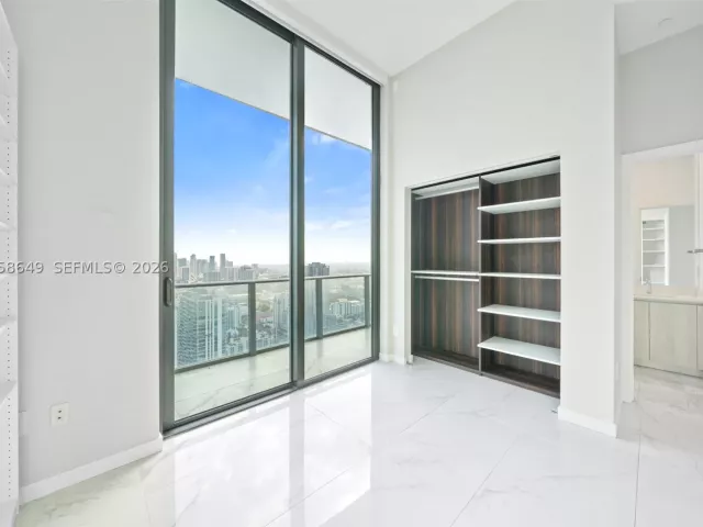4-bedroom condo for sale in Miami - 480 NE 31st St PH5101 - MondialRealty