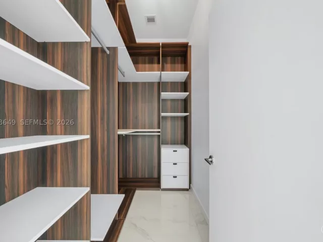 4-bedroom condo for sale in Miami - 480 NE 31st St PH5101 - MondialRealty