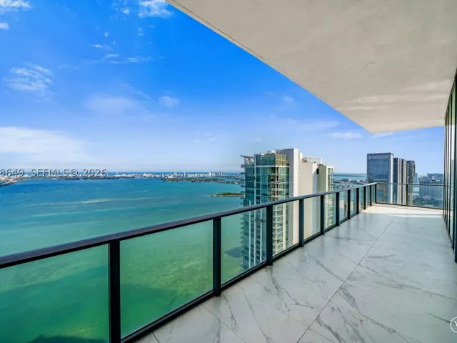 4-bedroom condo for sale in Miami - 480 NE 31st St PH5101 - MondialRealty