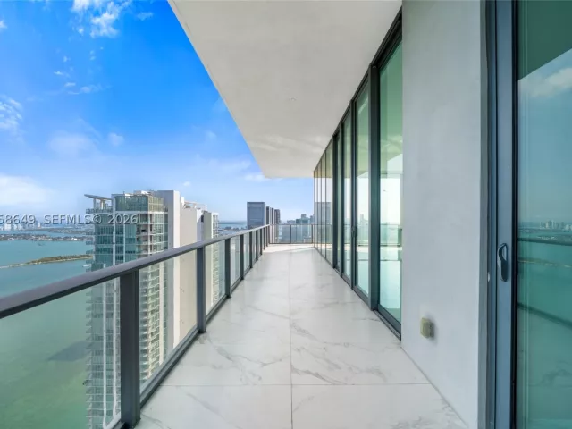 4-bedroom condo for sale in Miami - 480 NE 31st St PH5101 - MondialRealty