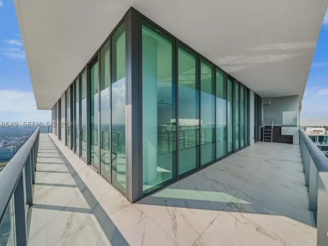 4-bedroom condo for sale in Miami - 480 NE 31st St PH5101 - MondialRealty
