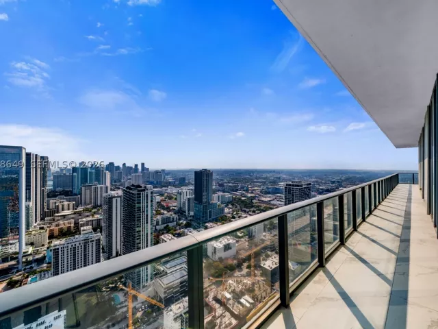 4-bedroom condo for sale in Miami - 480 NE 31st St PH5101 - MondialRealty