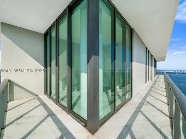 4-bedroom condo for sale in Miami - 480 NE 31st St PH5101 - MondialRealty