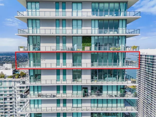 4-bedroom condo for sale in Miami - 480 NE 31st St PH5101 - MondialRealty