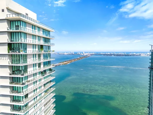 4-bedroom condo for sale in Miami - 480 NE 31st St PH5101 - MondialRealty