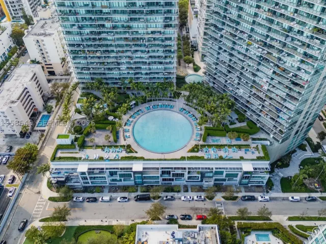 4-bedroom condo for sale in Miami - 480 NE 31st St PH5101 - MondialRealty
