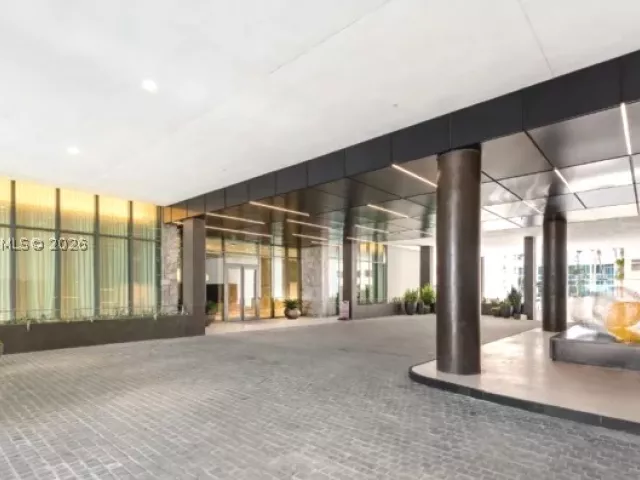 4-bedroom condo for sale in Miami - 480 NE 31st St PH5101 - MondialRealty