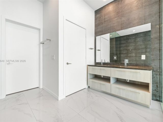 Apartment for sale  Unit #PH5101 - photo 7352014